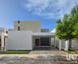 NEX-304752 - Casa en Venta, con 3 recamaras, con 4 baños, con 242 m2 de construcción.