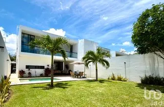 NEX-305426 - Casa en Venta, con 3 recamaras, con 4 baños, con 303 m2 de construcción.