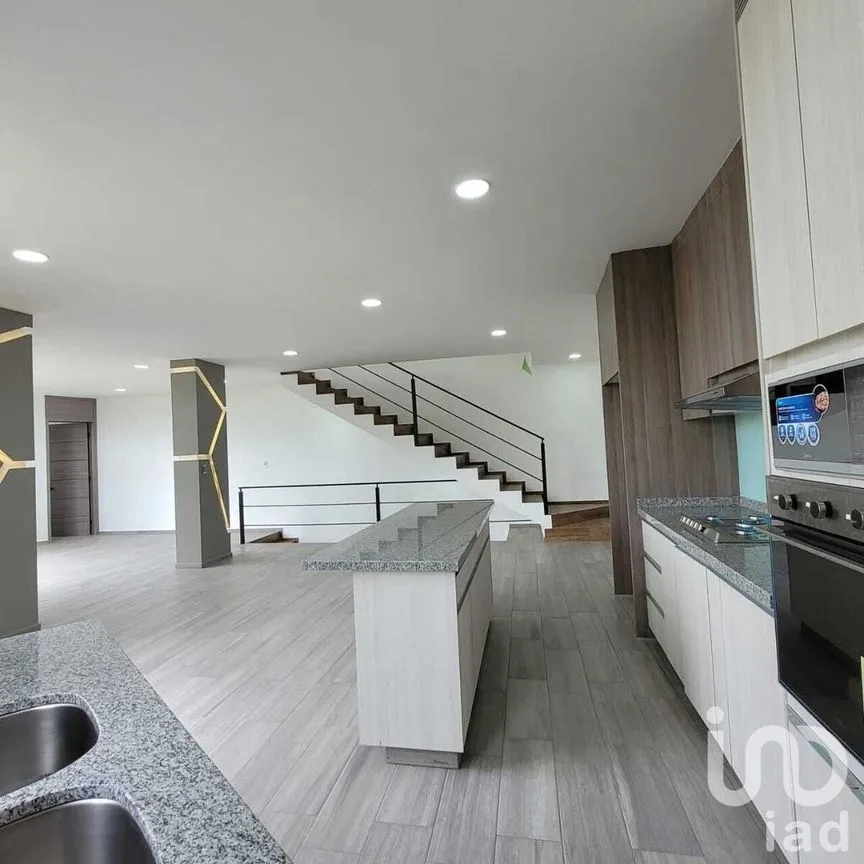 Casa en Venta en Lázaro Cárdenas, Metepec, Estado De México | NEX-228270 | iad México | Foto 2 de 8