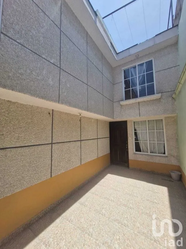 Casa en Venta en Rincón de San Lorenzo, Toluca, Estado De México | NEX-228978 | iad México | Foto 2 de 18