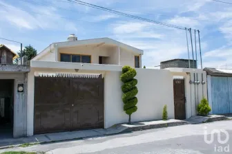 NEX-60716 - Casa en Venta, con 6 recamaras, con 4 baños, con 286 m2 de construcción en San Jerónimo Chicahualco, CP 52170, México.