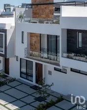 NEX-218085 - Casa en Renta, con 4 recamaras, con 3 baños, con 189 m2 de construcción.