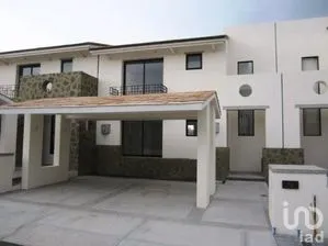 NEX-255936 - Casa en Renta, con 3 recamaras, con 2 baños, con 146 m2 de construcción.