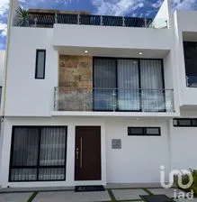 NEX-303836 - Casa en Venta, con 4 recamaras, con 3 baños, con 189 m2 de construcción.
