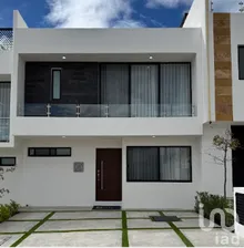 NEX-303917 - Casa en Venta, con 3 recamaras, con 2 baños, con 158 m2 de construcción.