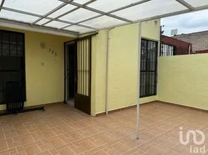 NEX-213551 - Casa en Venta, con 2 recamaras, con 1 baño, con 67 m2 de construcción en Paseos Santín, CP 50214, México.