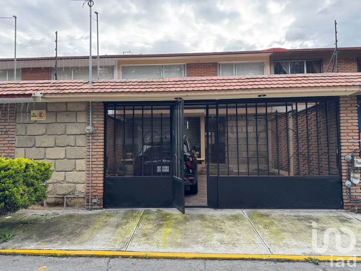 Casa en Venta en Villas Fontana, Toluca, México | NEX-252299 | iad México | Foto 1 de 16