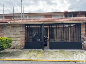 NEX-252299 - Casa en Venta, con 4 recamaras, con 2 baños, con 144 m2 de construcción.