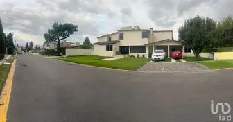 NEX-264621 - Casa en Venta, con 4 recamaras, con 3 baños, con 375 m2 de construcción.