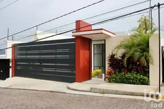 NEX-264623 - Casa en Venta, con 3 recamaras, con 5 baños, con 333 m2 de construcción.
