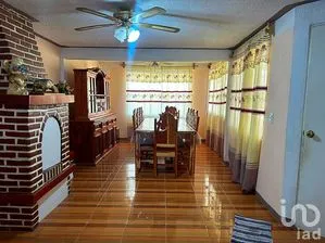 NEX-265918 - Casa en Venta, con 5 recamaras, con 2 baños, con 228 m2 de construcción.