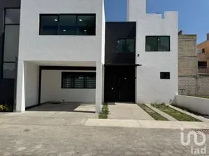 NEX-287736 - Casa en Venta, con 3 recamaras, con 4 baños, con 200 m2 de construcción en Agrícola Lázaro Cárdenas, CP 52148, México.