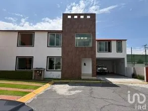 NEX-300037 - Casa en Venta, con 4 recamaras, con 3 baños, con 340 m2 de construcción.