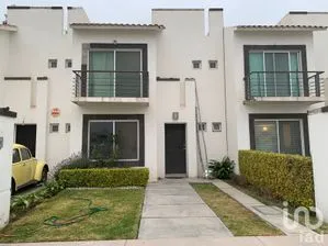 NEX-165127 - Casa en Renta, con 3 recamaras, con 2 baños, con 90 m2 de construcción en Bugambilias, CP 78436, San Luis Potosí.