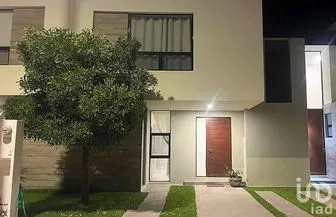 NEX-204505 - Casa en Renta, con 3 recamaras, con 2 baños, con 141 m2 de construcción en Pozos Residencial, CP 78397, San Luis Potosí.