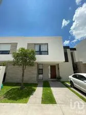 NEX-258566 - Casa en Renta, con 3 recamaras, con 2 baños, con 140 m2 de construcción.