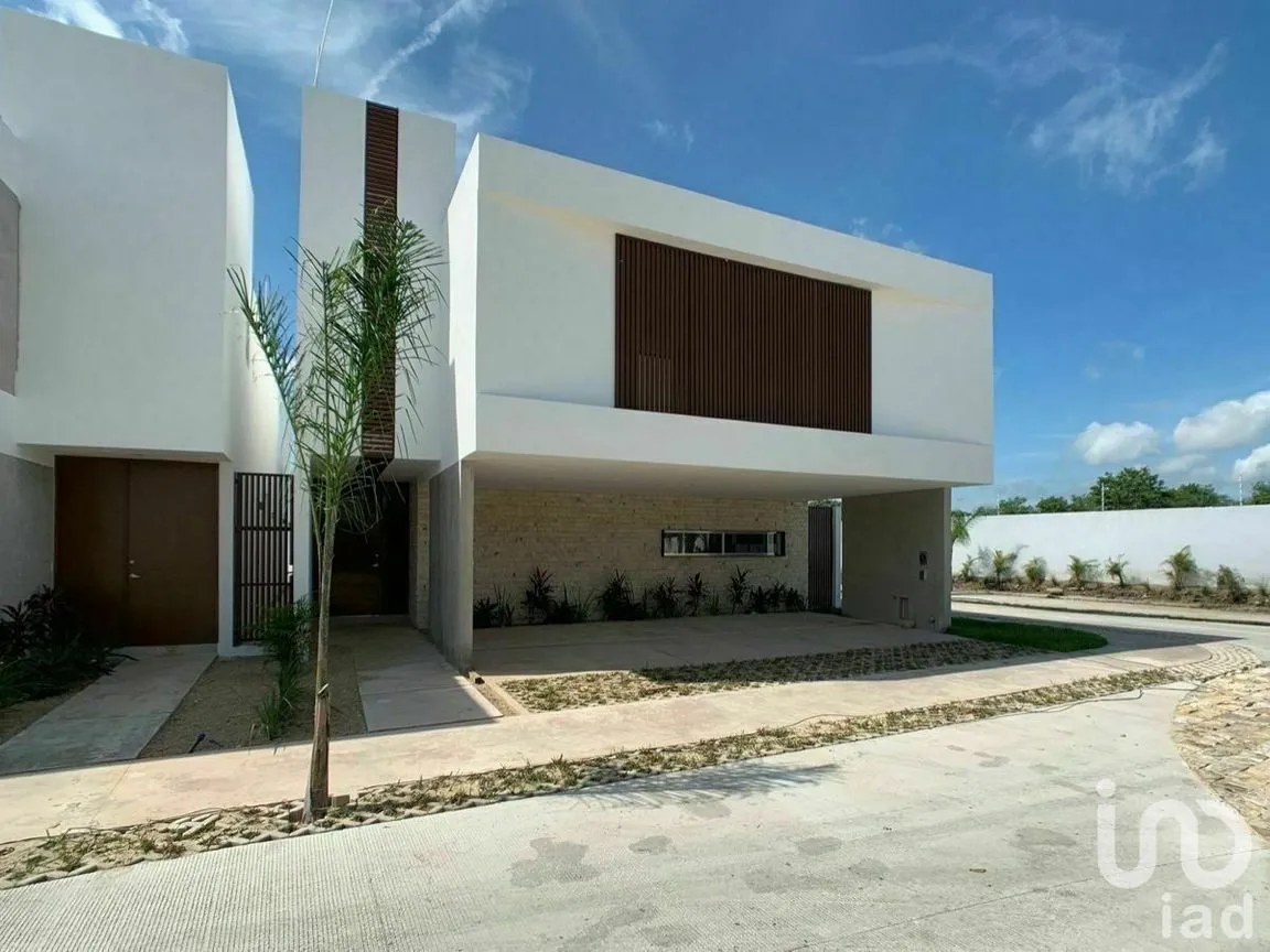 Casa en Venta en Xcanatún, Mérida, Yucatán | NEX-67310 | iad México | Foto 1 de 28