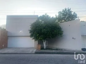 NEX-209178 - Casa en Venta, con 3 recamaras, con 4 baños, con 400 m2 de construcción.