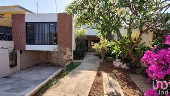 NEX-222812 - Casa en Venta, con 4 recamaras, con 4 baños, con 213.4 m2 de construcción.