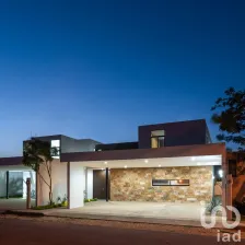 NEX-113279 - Casa en Venta, con 3 recamaras, con 4 baños, con 285 m2 de construcción.