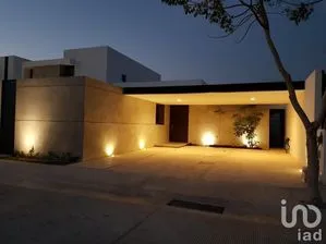 NEX-202357 - Casa en Venta, con 3 recamaras, con 3 baños, con 275.33 m2 de construcción en Cholul, CP 97305, Yucatán.