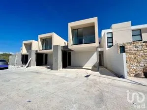 NEX-267499 - Casa en Venta, con 2 recamaras, con 2 baños, con 180 m2 de construcción.