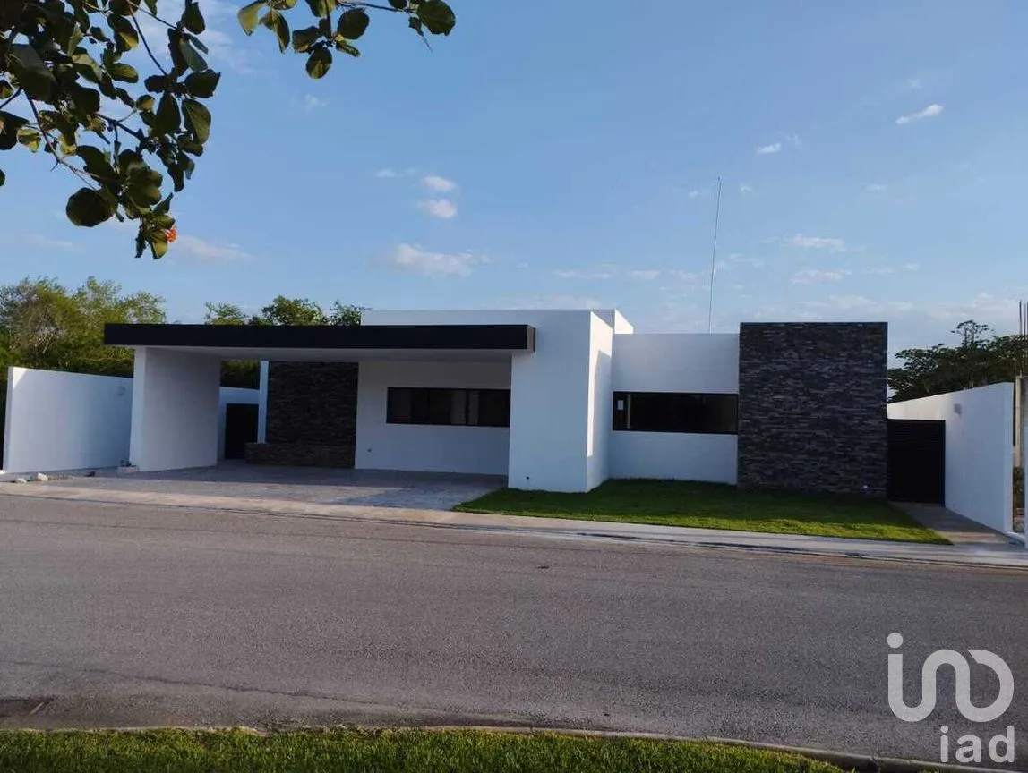 Casa en Venta en Jardines de Rejoyada, Mérida, Yucatán | NEX-269948 | iad México | Foto 1 de 43