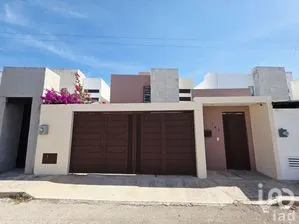 NEX-297043 - Casa en Renta, con 3 recamaras, con 3 baños, con 150 m2 de construcción.