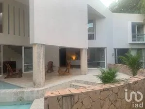 NEX-222769 - Casa en Venta, con 3 recamaras, con 3 baños, con 400 m2 de construcción.