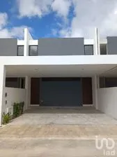 NEX-269543 - Casa en Venta, con 2 recamaras, con 2 baños, con 196.8 m2 de construcción en Residencial Xcanatún, CP 97302, Yucatán.