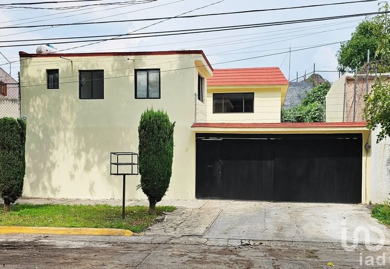 Casa en Venta en Jardines de Santa Mónica, Tlalnepantla de Baz, Estado de México | NEX-285219 | iad México | Foto 1 de 35