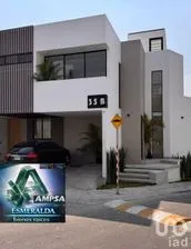 NEX-290558 - Casa en Venta, con 3 recamaras, con 2 baños, con 274 m2 de construcción en Bosque Esmeralda, CP 52930, Estado de México.