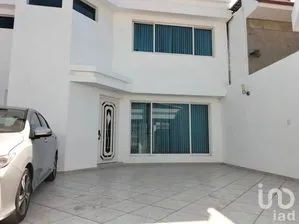NEX-293821 - Casa en Venta, con 3 recamaras, con 4 baños, con 243 m2 de construcción en Jardines de Santa Mónica, CP 54050, Estado de México.