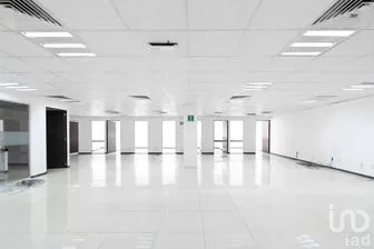 NEX-207793 - Oficina en Renta, con 4 baños, con 1000 m2 de construcción.