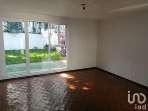 NEX-227530 - Casa en Renta, con 3 recamaras, con 2 baños, con 364.03 m2 de construcción en Lomas de Tecamachalco, CP 53950, Estado De México.
