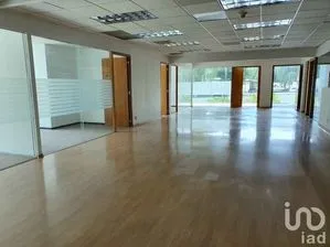 NEX-207216 - Oficina en Renta, con 6 baños, con 450 m2 de construcción.
