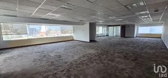 NEX-215414 - Oficina en Renta, con 8 baños, con 809.72 m2 de construcción.