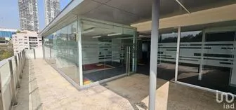 NEX-215416 - Oficina en Renta, con 8 baños, con 976.22 m2 de construcción.