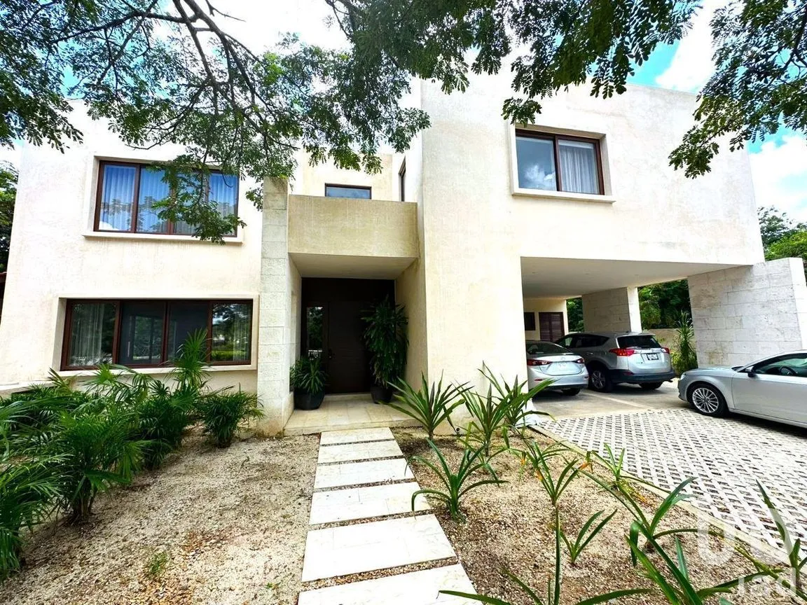 Casa en Venta en Yucatán Country Club, Mérida, Yucatán | NEX-232668 | iad México | Foto 1 de 24