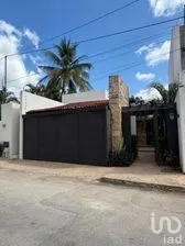 NEX-267406 - Casa en Venta, con 3 recamaras, con 5 baños, con 311 m2 de construcción en Montebello, CP 97113, Yucatán.