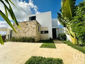 NEX-268369 - Casa en Venta, con 3 recamaras, con 4 baños, con 205 m2 de construcción.