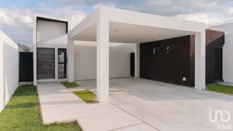 NEX-270596 - Casa en Venta, con 3 recamaras, con 5 baños, con 233.97 m2 de construcción.
