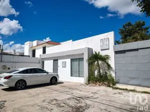 NEX-273744 - Oficina en Renta, con 3 baños, con 337.5 m2 de construcción en Residencial Colonia México, CP 97128, Yucatán.