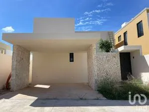 NEX-275186 - Casa en Venta, con 3 recamaras, con 3 baños, con 243 m2 de construcción.