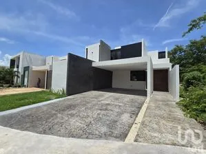 NEX-276113 - Casa en Venta, con 4 recamaras, con 5 baños, con 303.61 m2 de construcción.
