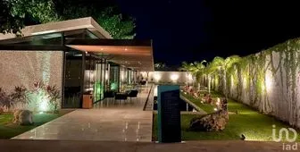 NEX-278768 - Casa en Venta, con 4 recamaras, con 5 baños, con 275.32 m2 de construcción en Xcanatún, CP 97302, Yucatán.