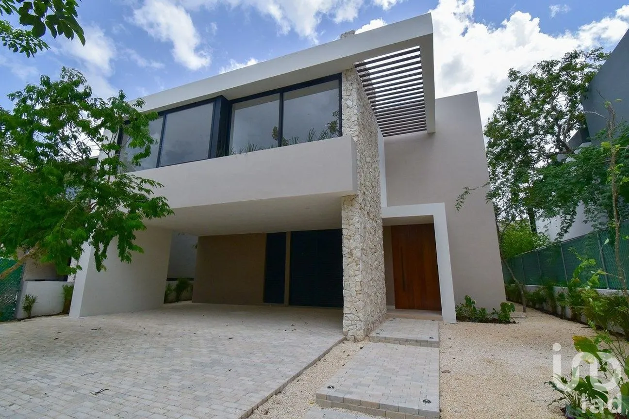 Casa en Venta en Yucatán Country Club, Mérida, Yucatán | NEX-288054 | iad México | Foto 1 de 50