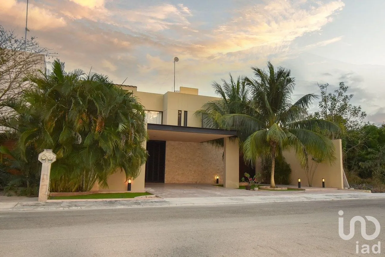Casa en Venta en Jardines de Rejoyada, Mérida, Yucatán | NEX-288057 | iad México | Foto 1 de 34