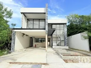 NEX-290601 - Casa en Venta, con 4 recamaras, con 4 baños, con 462.9 m2 de construcción en Sierra Papacal, CP 97302, Yucatán.