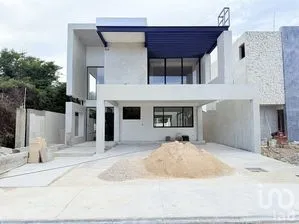 NEX-290603 - Casa en Venta, con 4 recamaras, con 4 baños, con 518.8 m2 de construcción en Sierra Papacal, CP 97302, Yucatán.